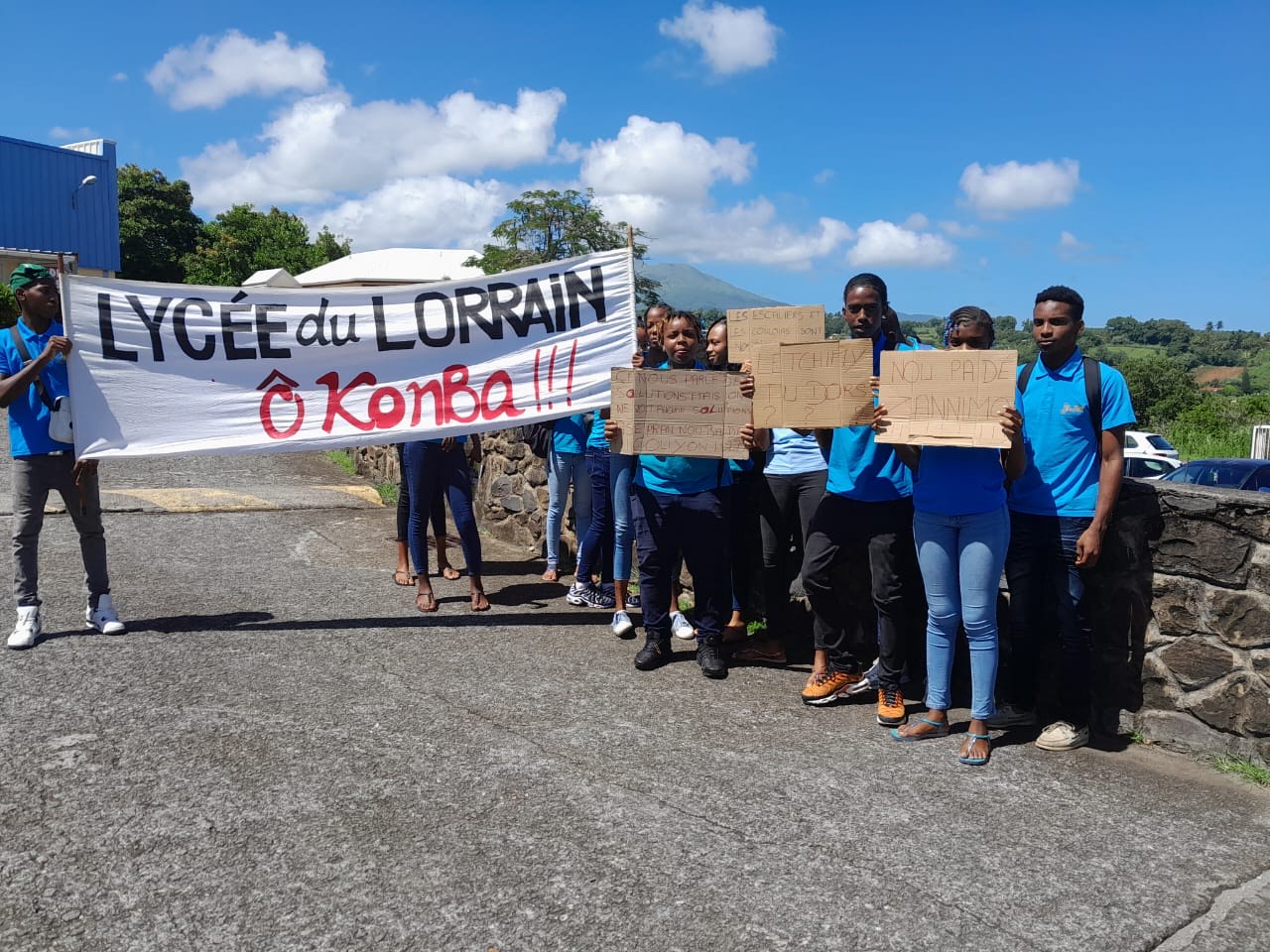     Les élèves manifestent au lycée du Lorrain

