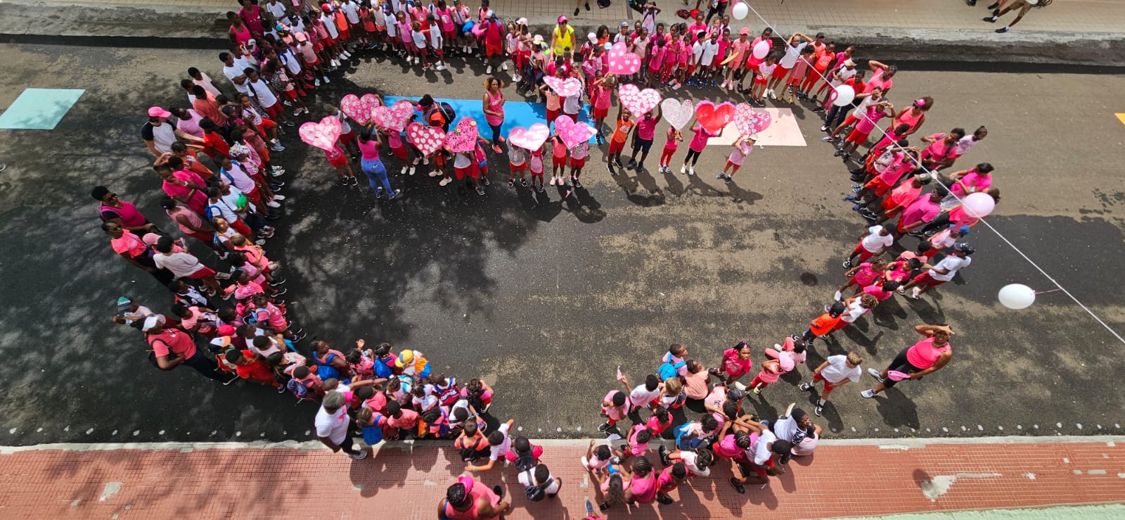     Une marche de sensibilisation au cancer du sein à l’école Gondeau A 

