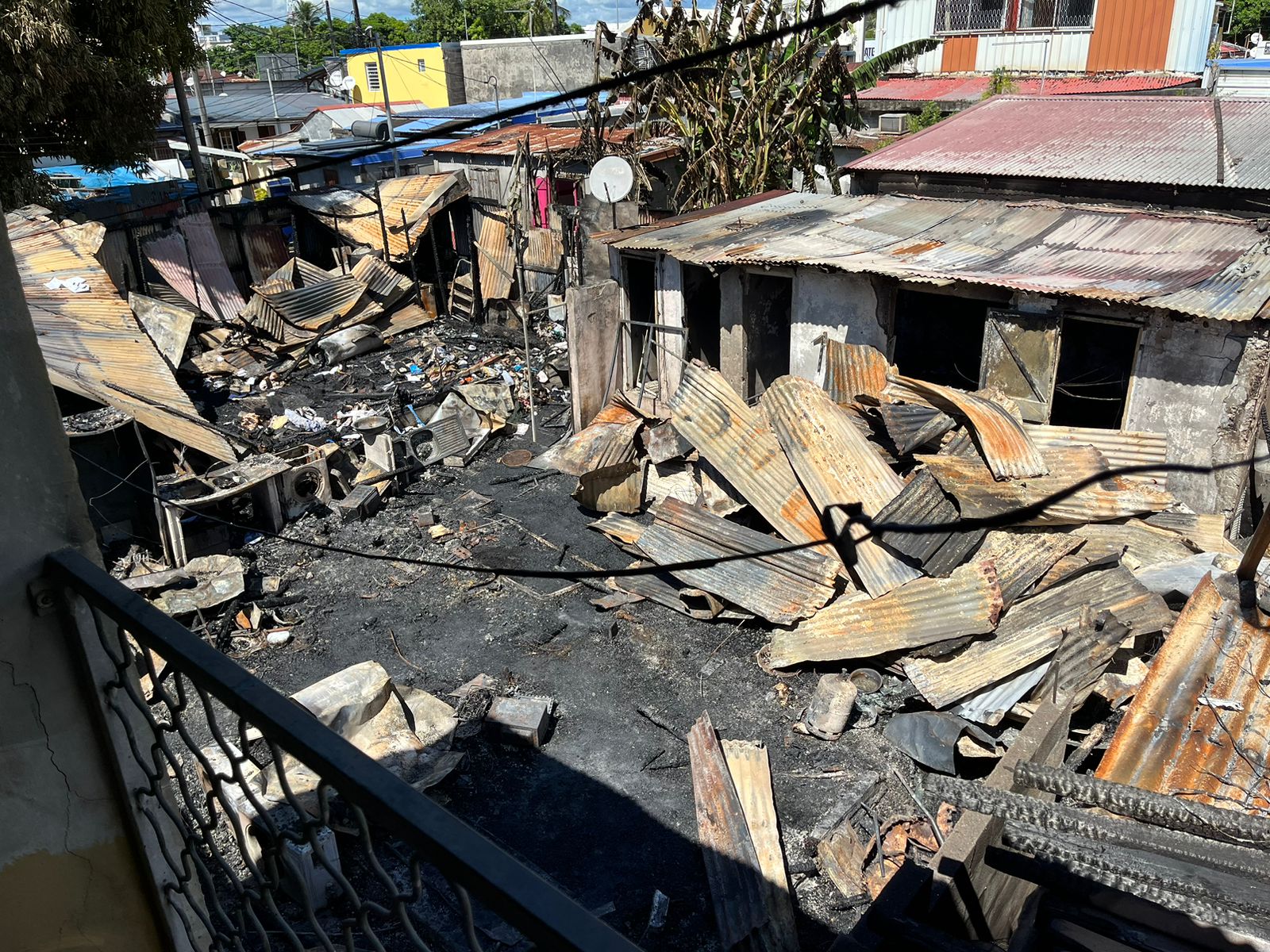     [Témoignage] L’incendie à la cour Monbruno aux Abymes fait 14 sinistrés

