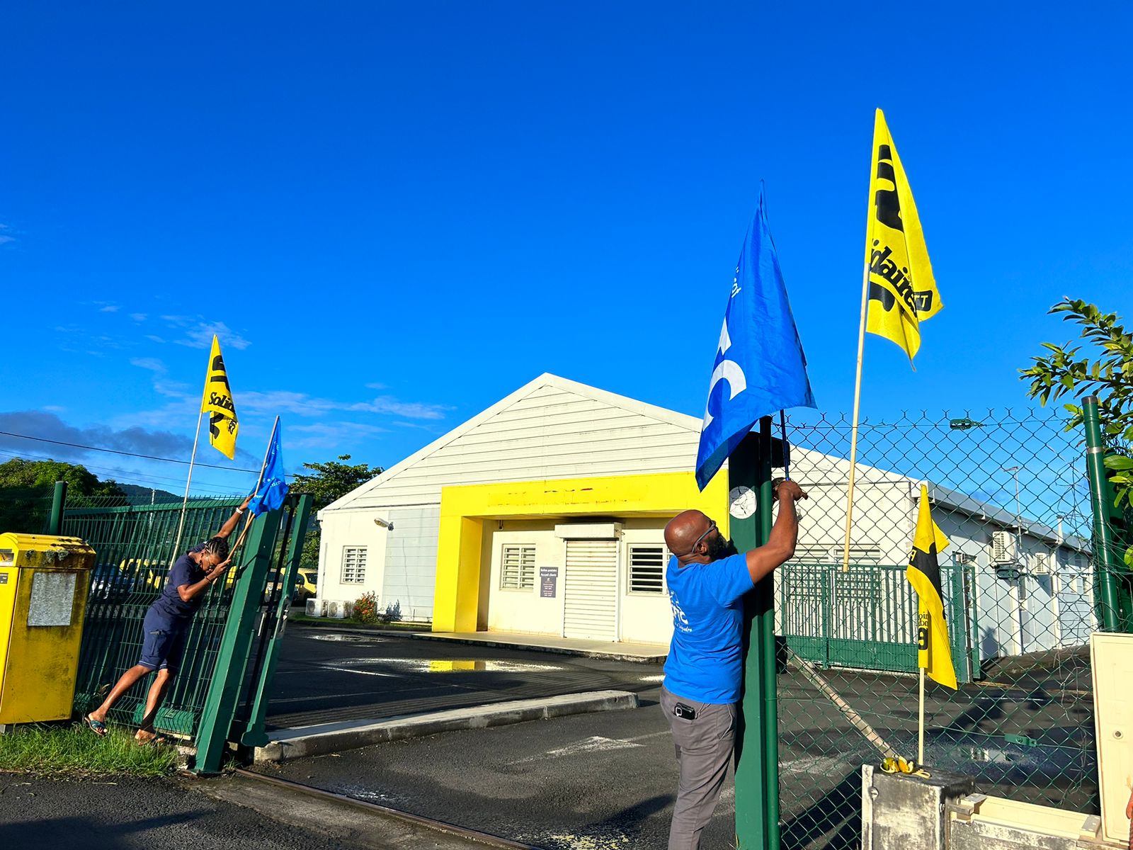     Fin de la grève dans les centres courrier de La Poste à Capesterre et Sainte-Rose

