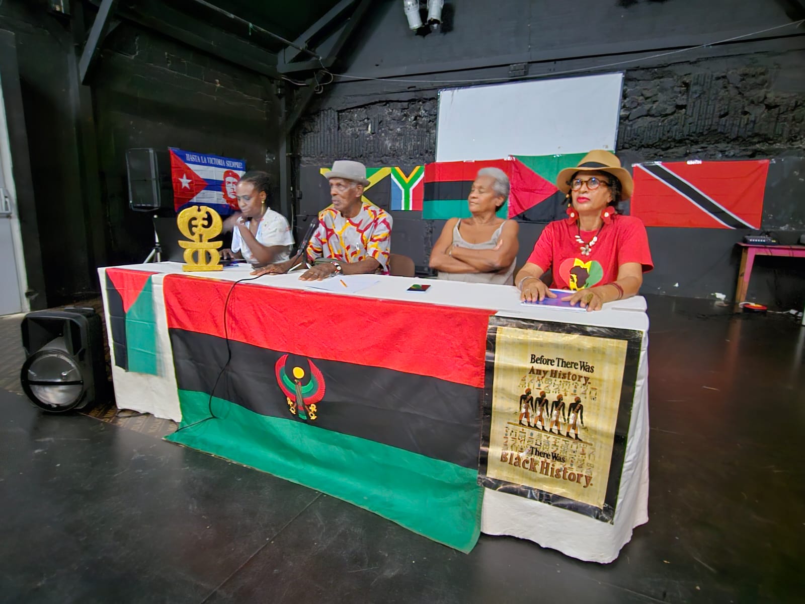     Des militants opposés à la tenue d’une exposition sur l’art contemporain du Bénin à l’Habitation Clément

