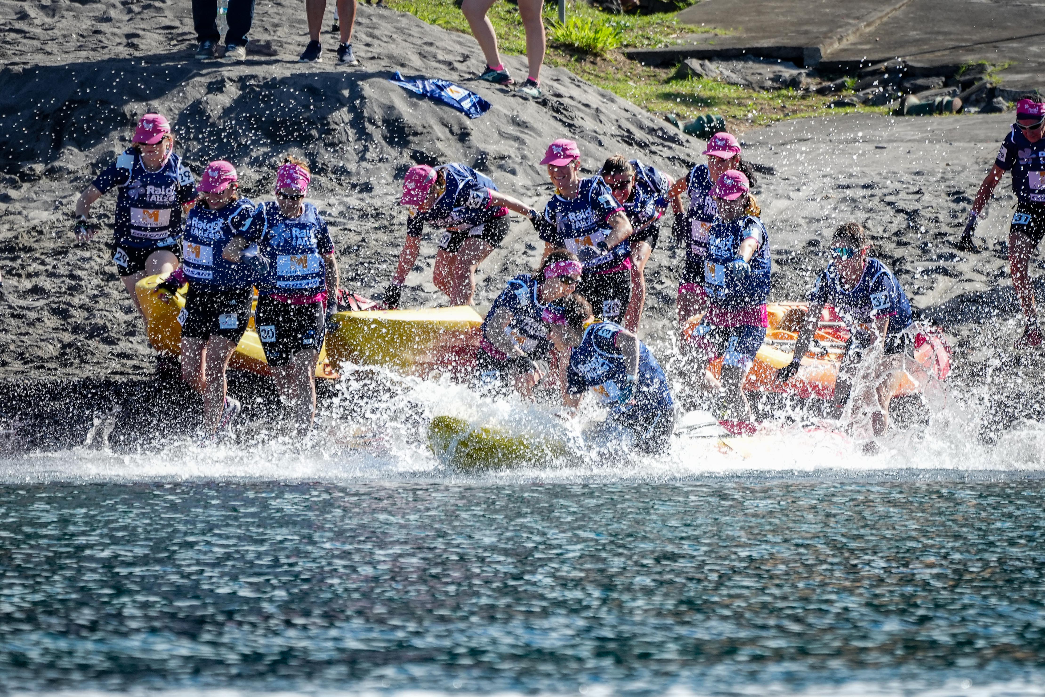     Raid des Alizés en Martinique : les 225 concurrentes ont débuté par du kayak

