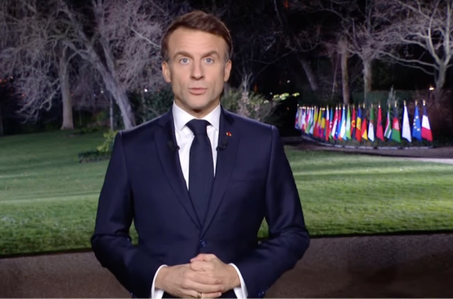     [VIDEO] Emmanuel Macron présente ses vœux 2024 aux Français et Françaises

