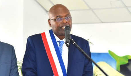     Le maire de Saint-François, Bernard Pancrel, de plus en plus isolé au sein du conseil municipal

