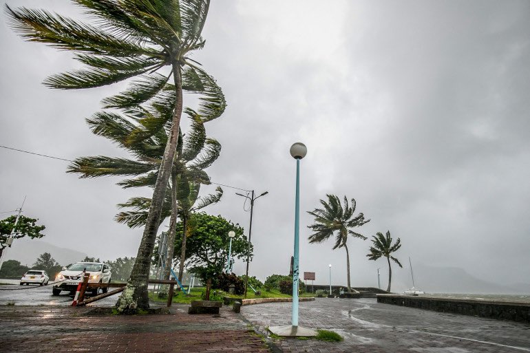     Cyclone Belal à La Réunion: le bilan monte à 3 morts 

