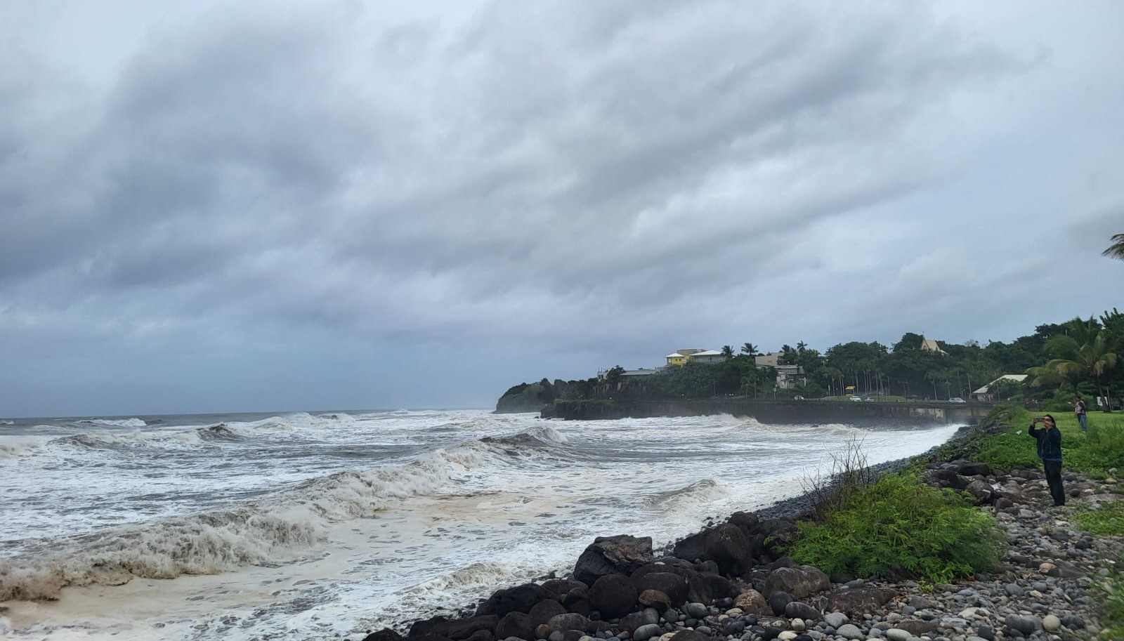     Le cyclone Belal menace l’île de la Réunion, placée en alerte rouge

