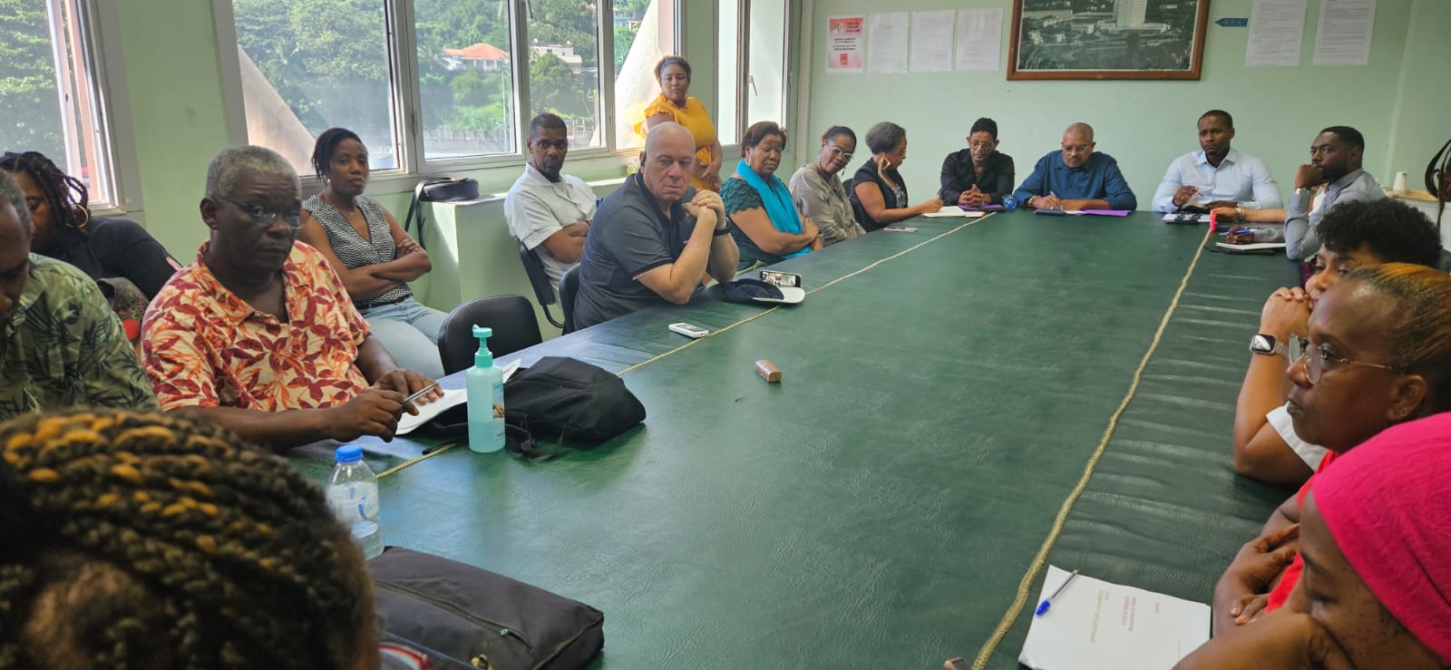     Hôpital de Trinité : trois députés rencontrent la direction et les salariés

