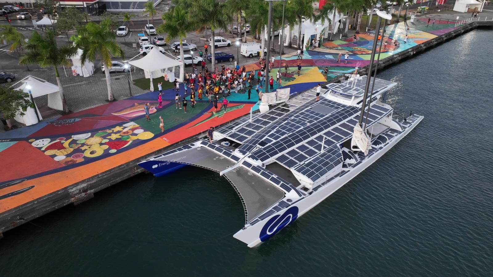     Le bateau Energy Observer, véritable laboratoire scientifique, est en Martinique

