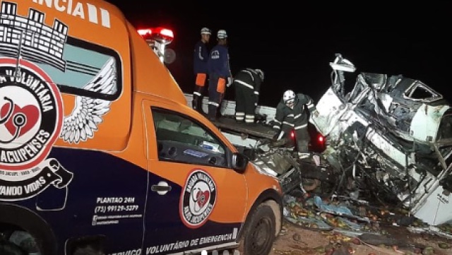     25 morts au Brésil dans un accident entre un bus et un camion

