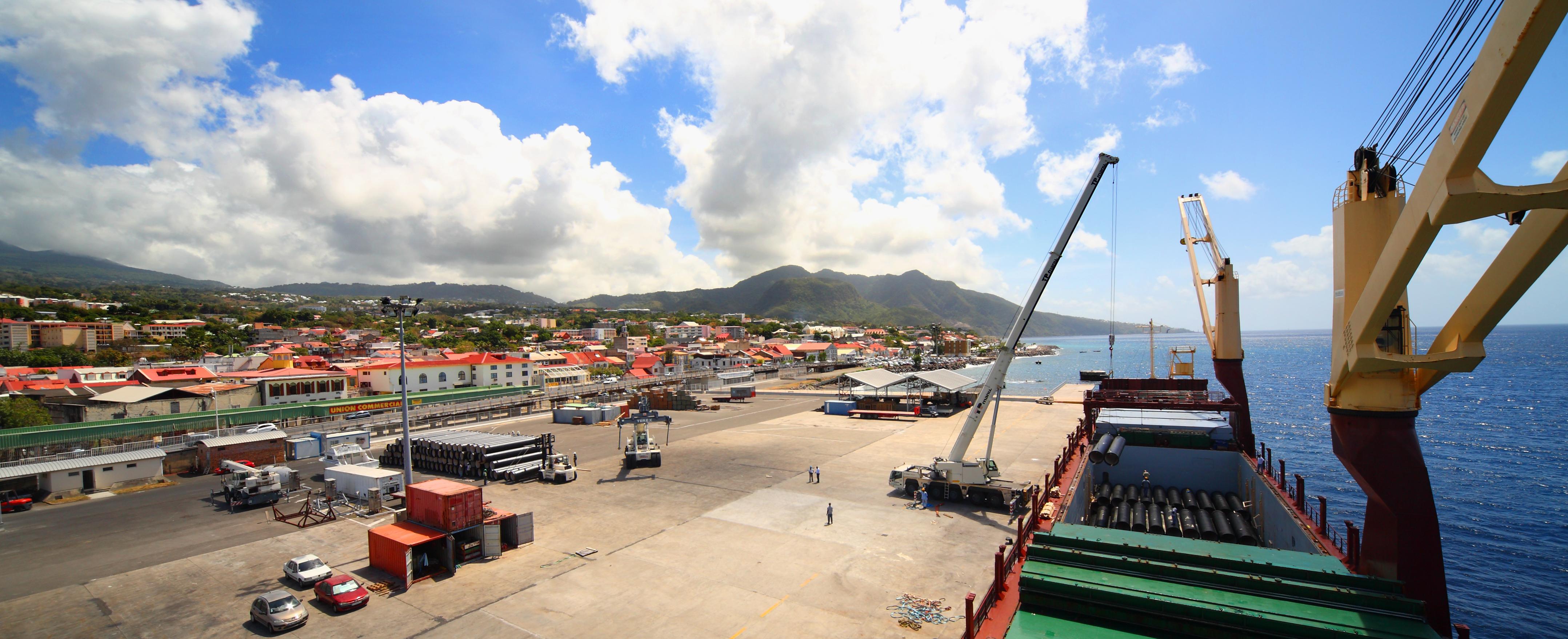     Les dockers mobilisés sur le port de Guadeloupe pour défendre deux ouvriers

