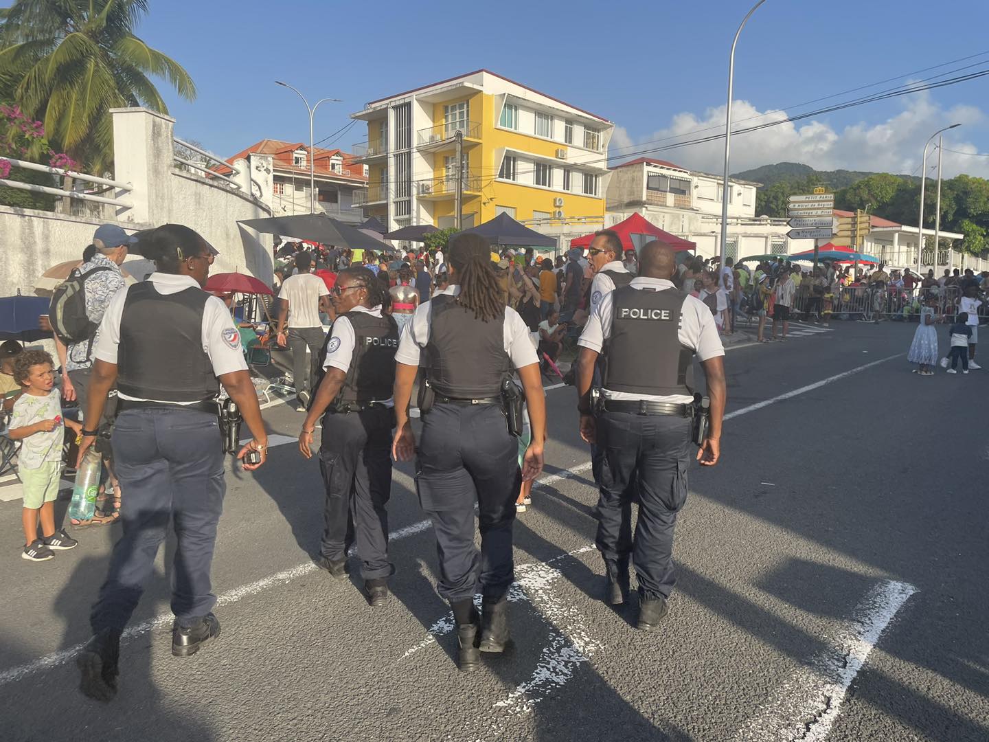     Giga Parade à Basse-Terre : de nombreuses armes blanches saisies

