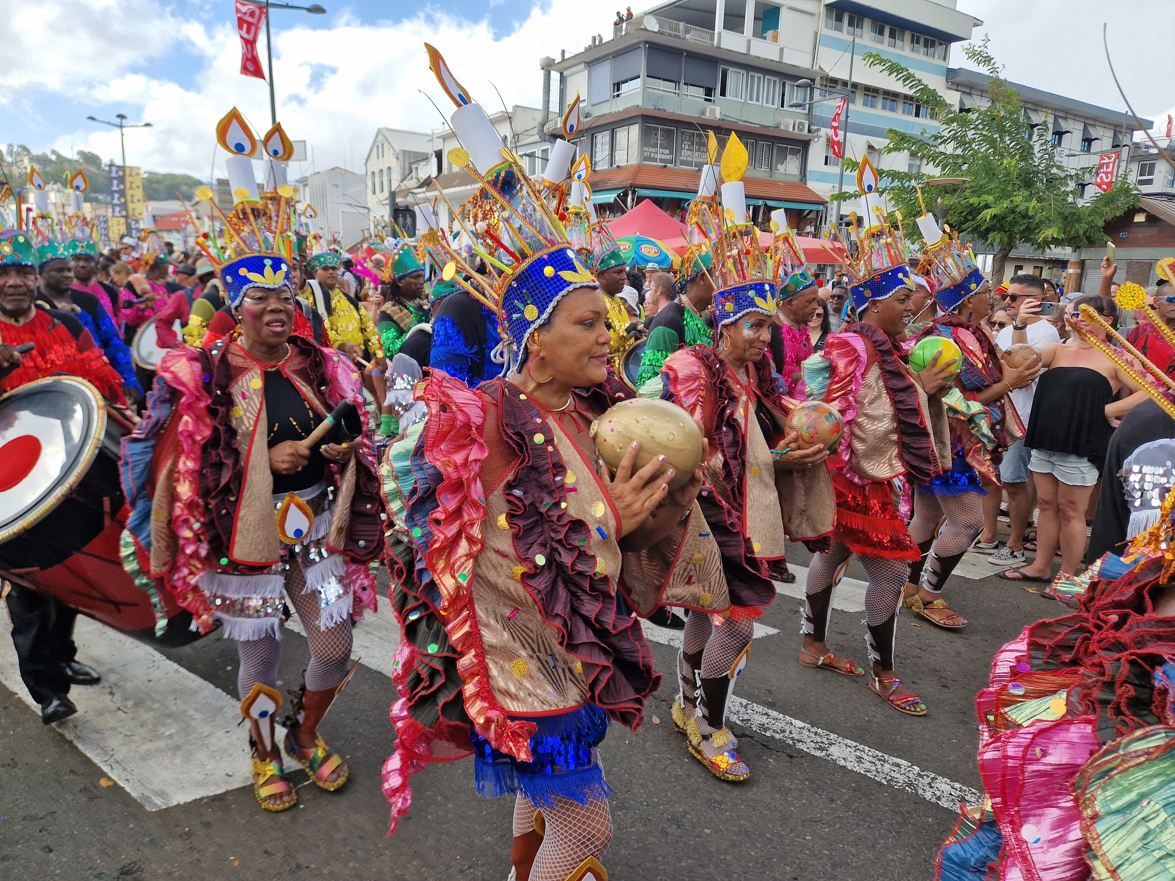 [EN IMAGES] Chaude ambiance de carnaval ce dimanche gras à Fort-de-France !