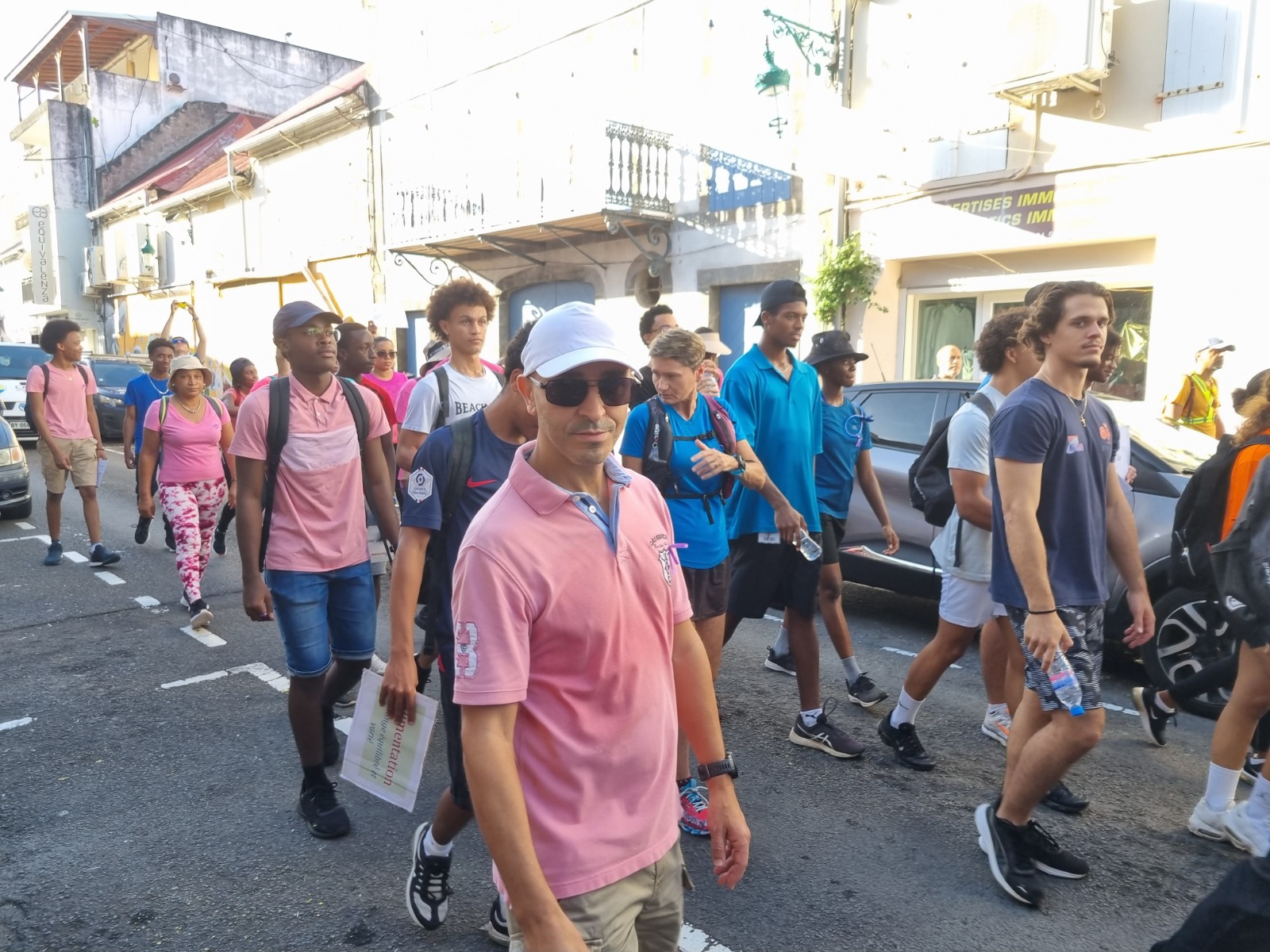     [VIDEO] 200 lycéens de Raoul-Georges Nicolo marchent contre le Cancer à Basse-Terre

