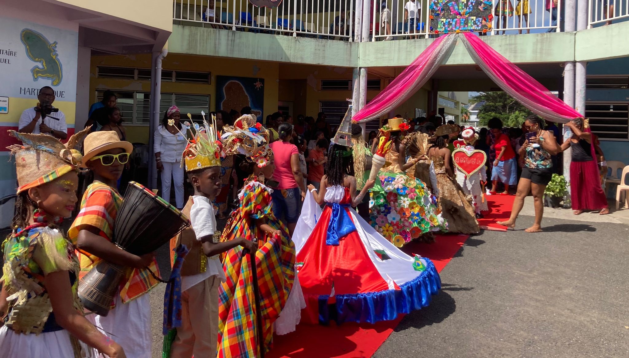     Carnaval : élection du roi, de la reine et de la mini-reine des écoles au François

