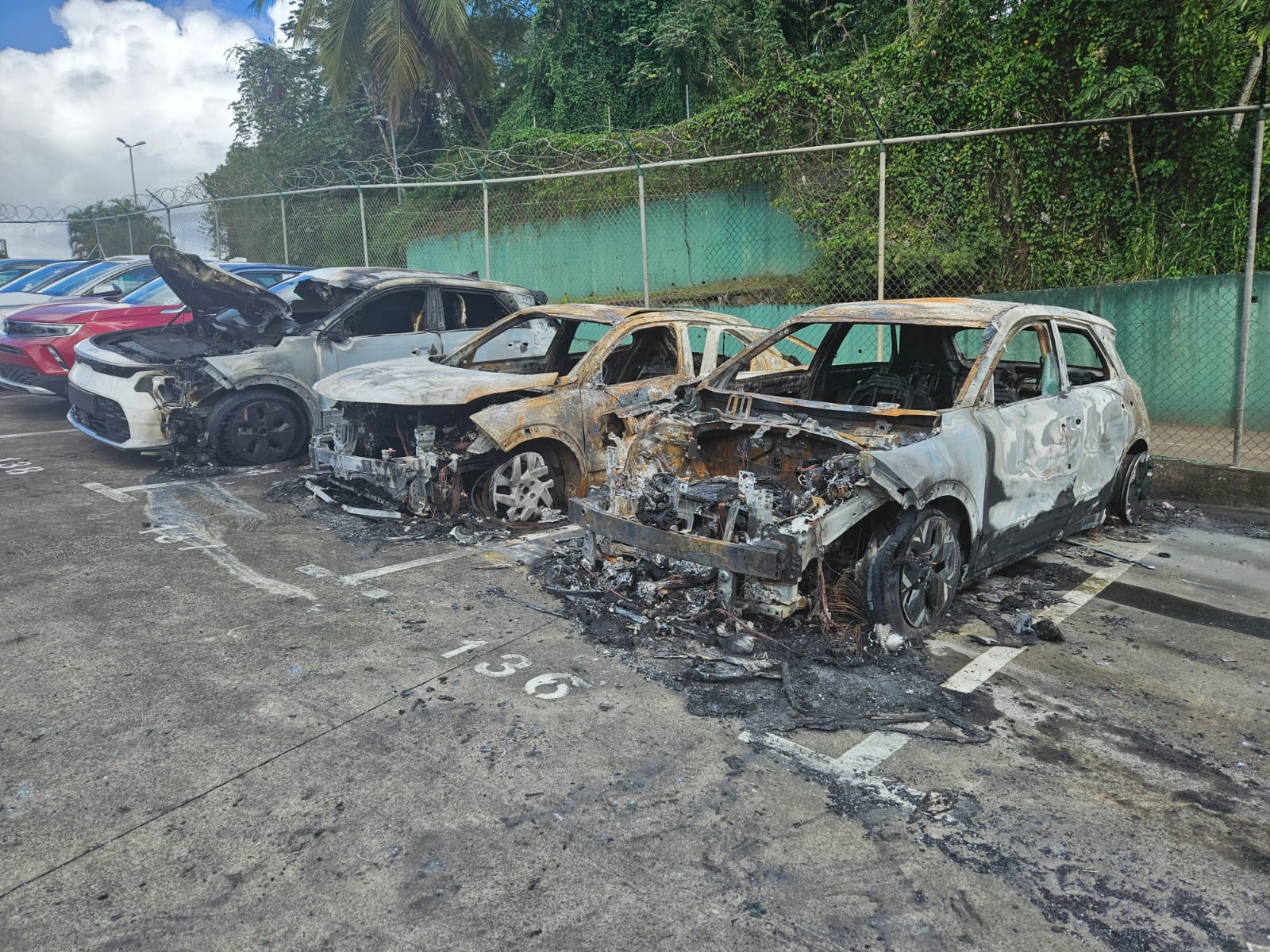     Incendies de véhicules à Autos GM : un préjudice estimé à 400 000 euros


