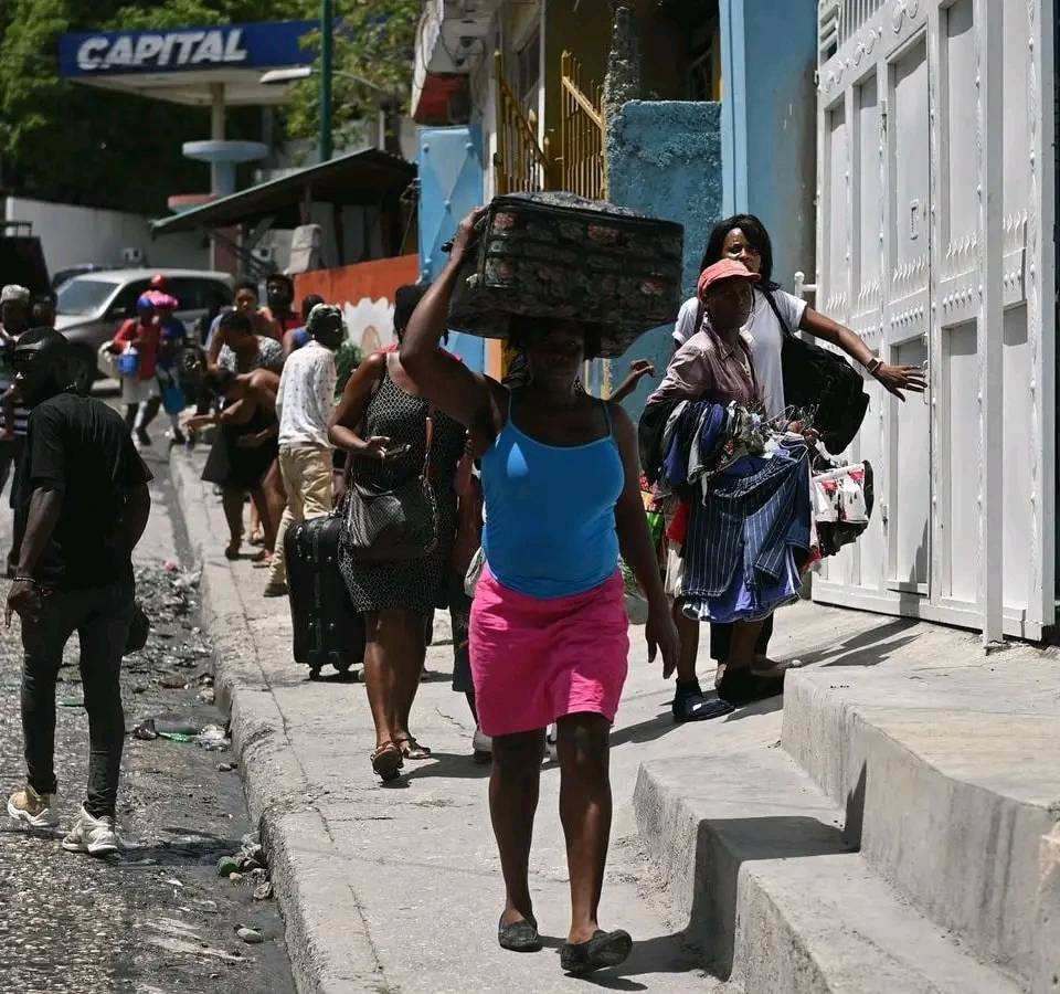     Port-au-Prince en « état de siège », les diplomates internationaux évacués

