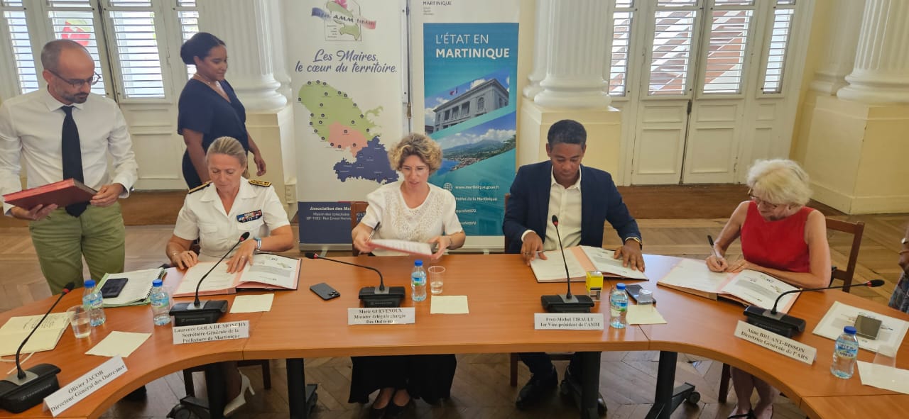     Chlordécone : Marie Guévenoux signe une charte d’engagement avec les maires de Martinique 

