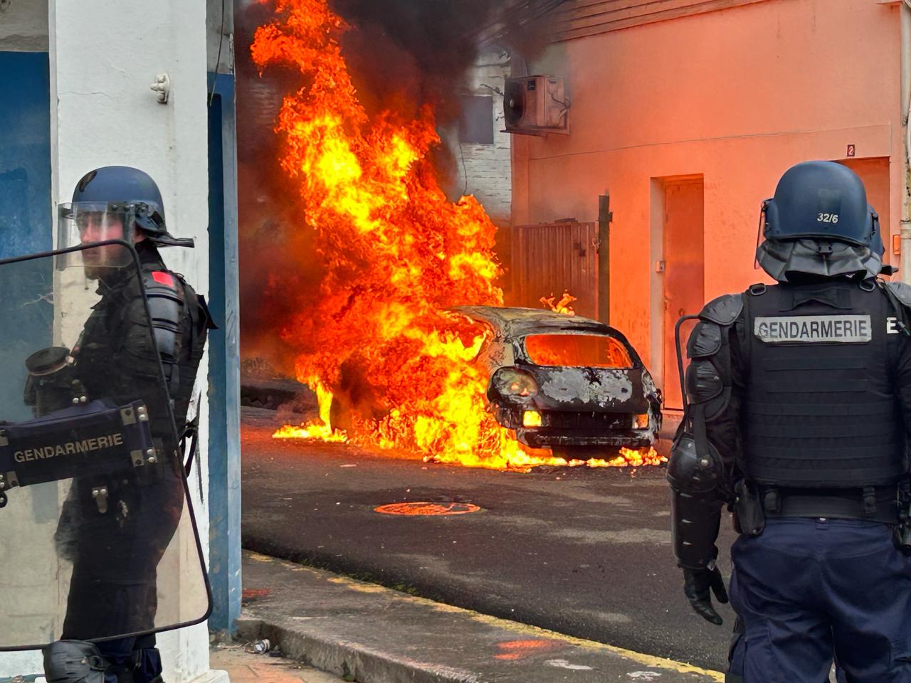     Hervé Pinto incarcéré : plusieurs incendies et des affrontements à Fort-de-France

