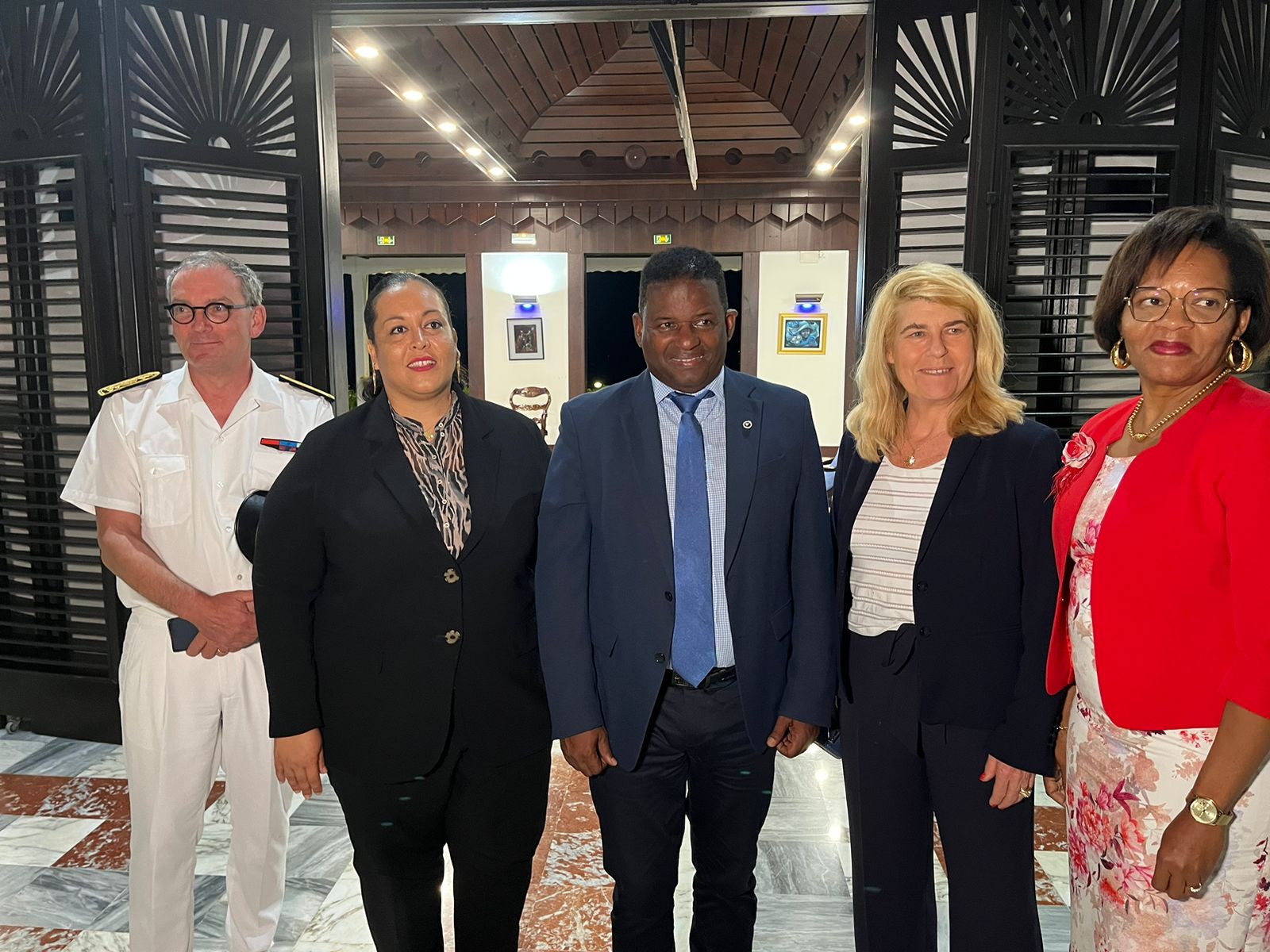     En Guadeloupe, Dominique Faure rencontre les présidents de la Région et du Département


