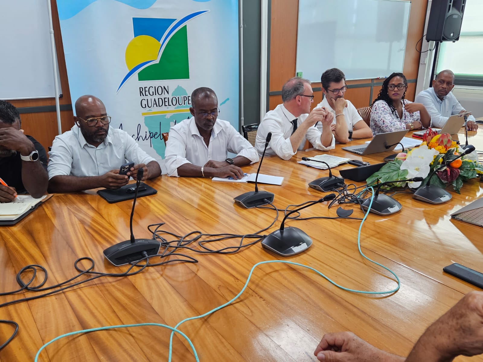     [DIRECT] Guadeloupe : conflit de la canne, le collectif refuse la proposition, Jarry toujours bloquée

