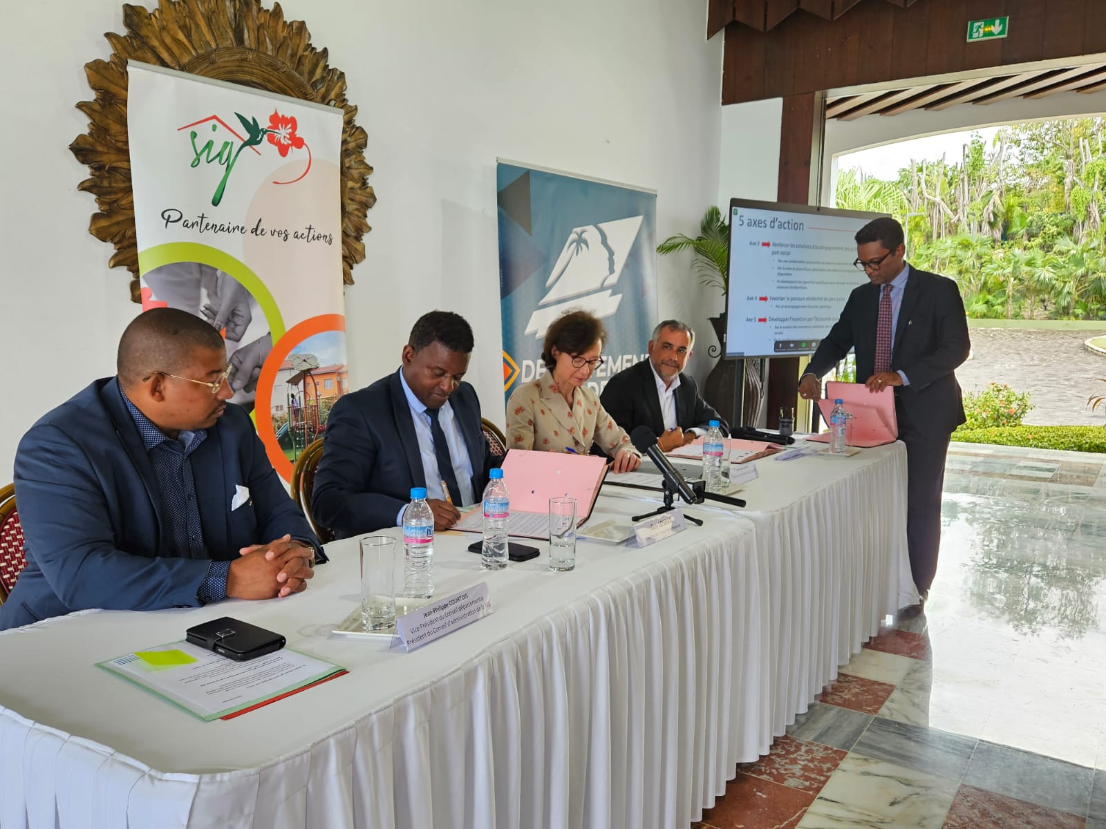     Une convention de partenariat pour agir en faveur de l'habitat en Guadeloupe

