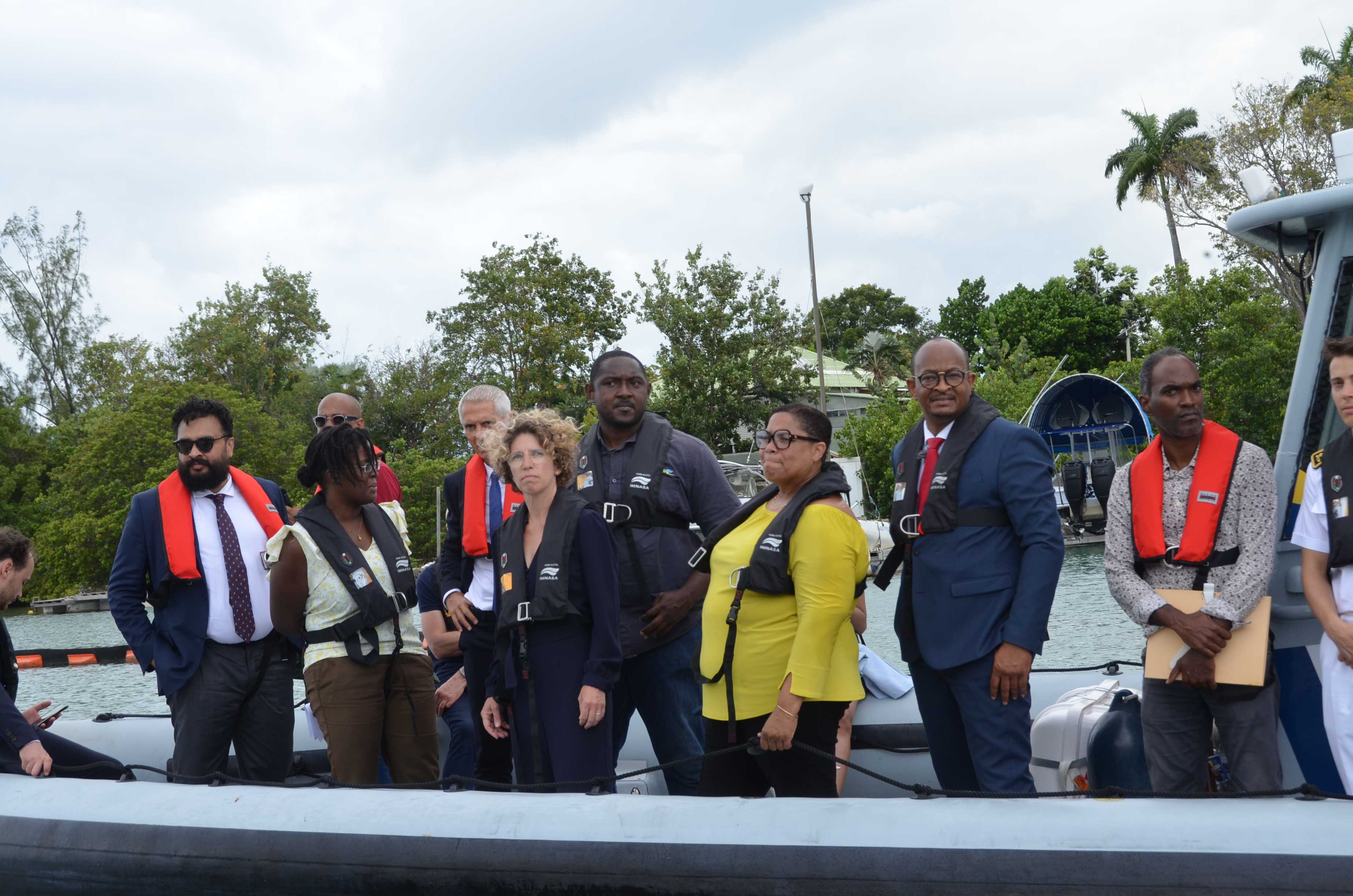     Lutte contre les sargasses en Guadeloupe : l’Etat signe deux conventions avec Petit-Bourg et Goyave

