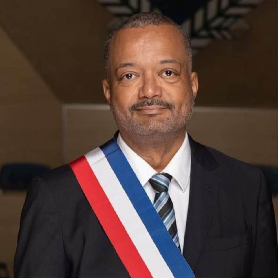     Le maire des Abymes qualifie la mesure du couvre-feu comme étant « discriminatoire »

