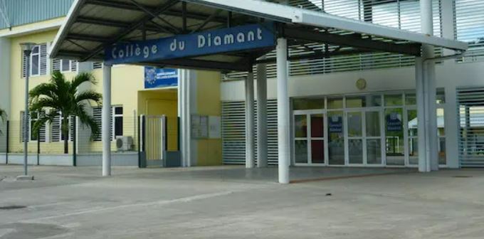     Incendie au Diamant : fermeture d'une école et du collège de la commune


