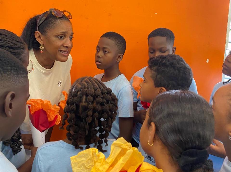     Avant d'accompagner la flamme olympique en Guadeloupe, Marie-José Pérec à la rencontre des élèves

