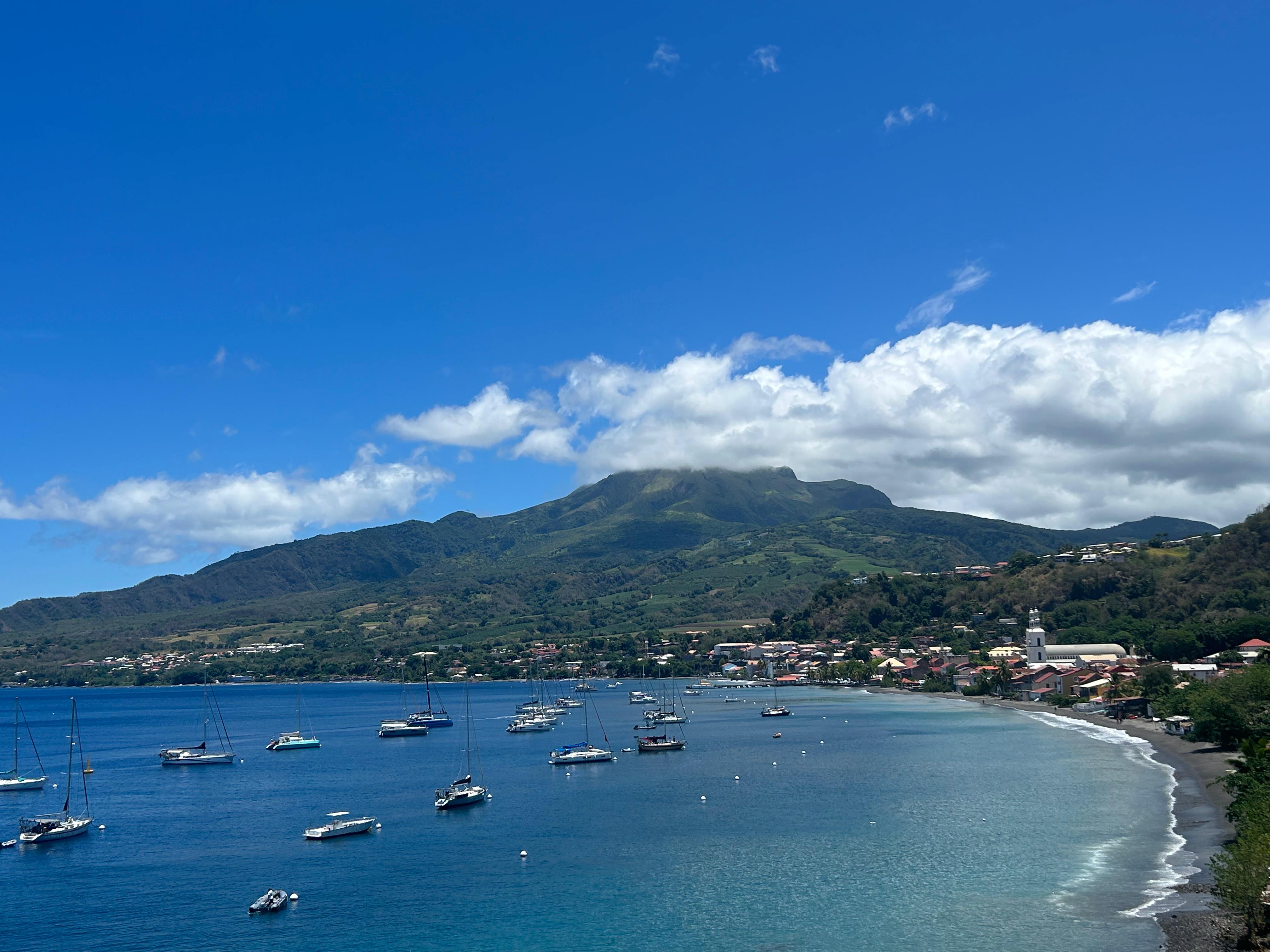     La Montagne Pelée mesure... : l'altitude du toit de la Martinique est désormais connue

