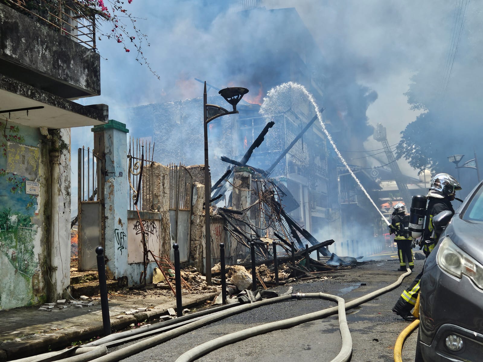     Incendie rue Peynier : les pompiers sont à l’œuvre

