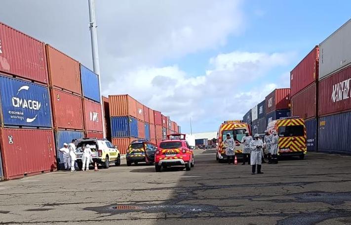     18 marins intoxiqués sur un porte-conteneurs au port de Jarry

