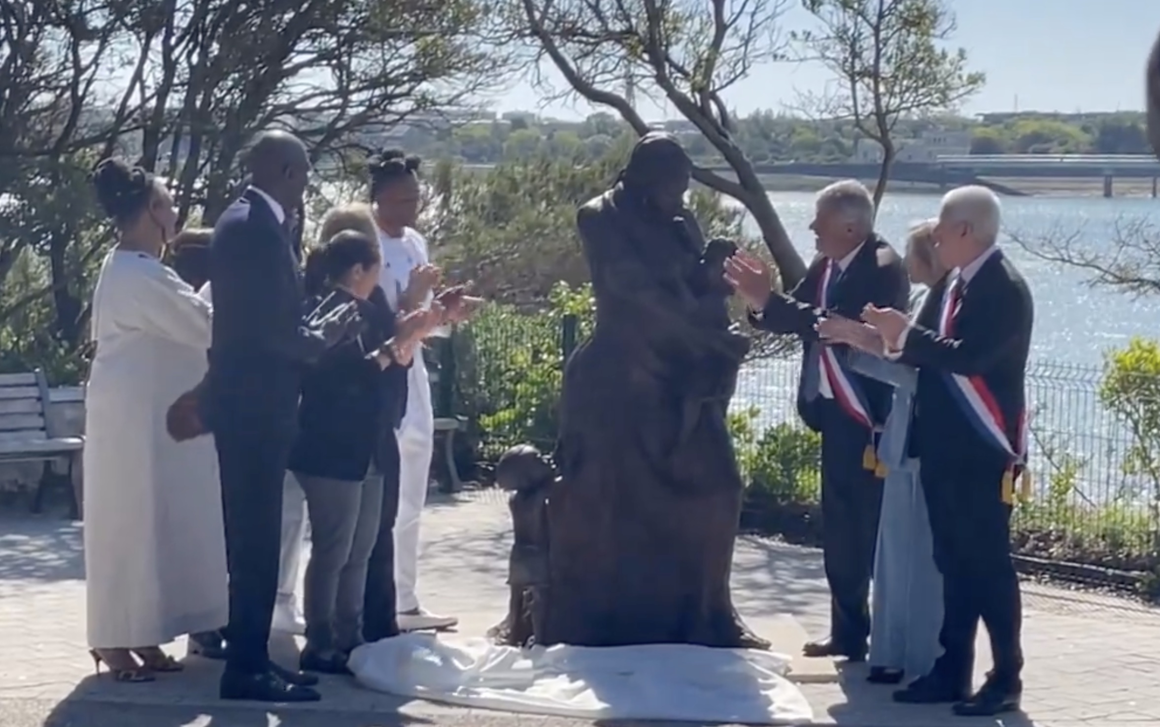     Commémoration de l’abolition de l'esclavage : une statue de l’esclave « Clarisse » inaugurée à La Rochelle 

