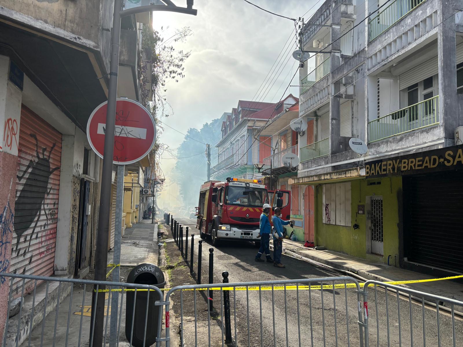    Pointe-à-Pitre : un nouvel incendie à la rue Peynier ce vendredi matin 

