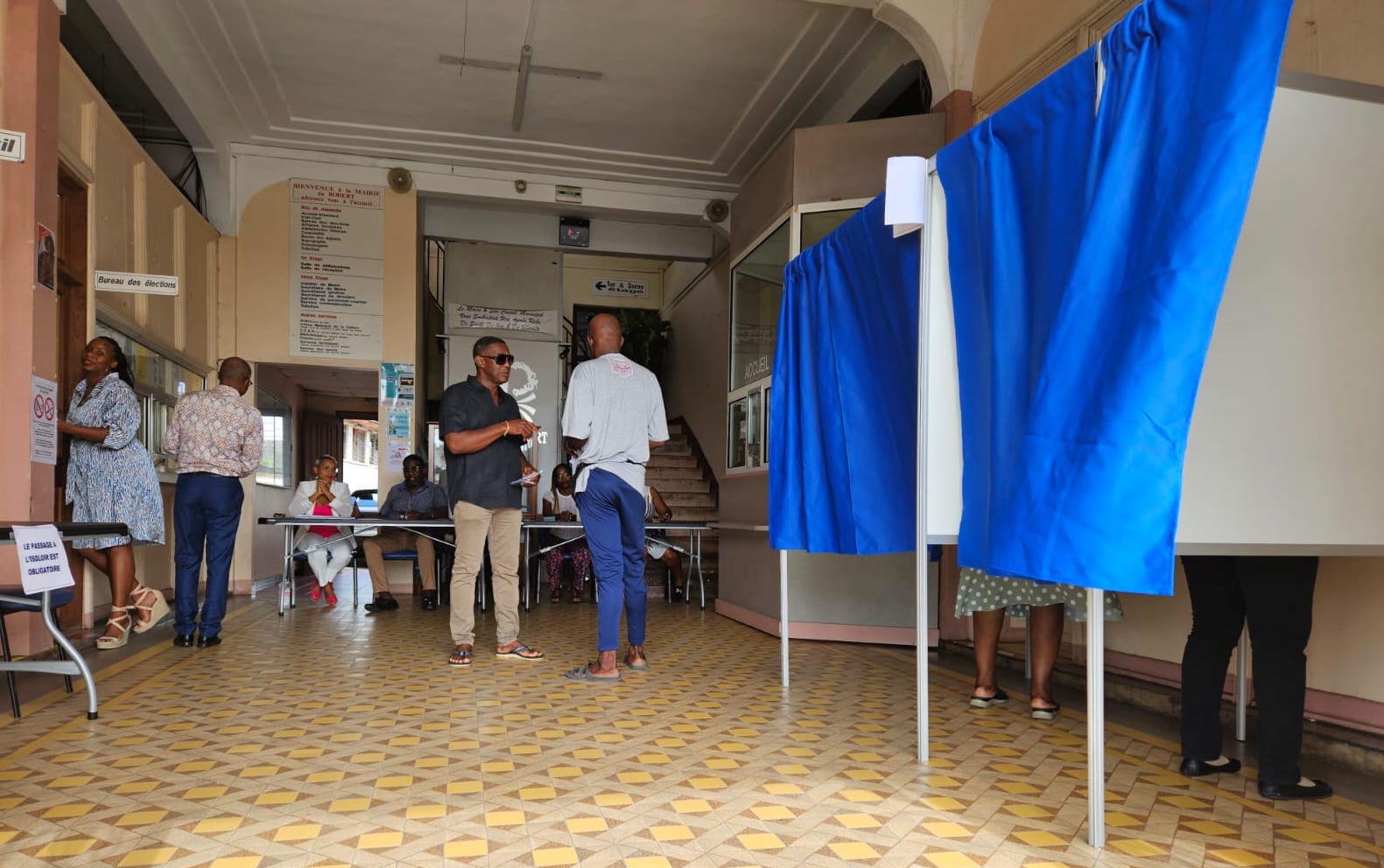     [DIRECT] Second Tour des Législatives 2024 en Martinique : participation en hausse à midi

