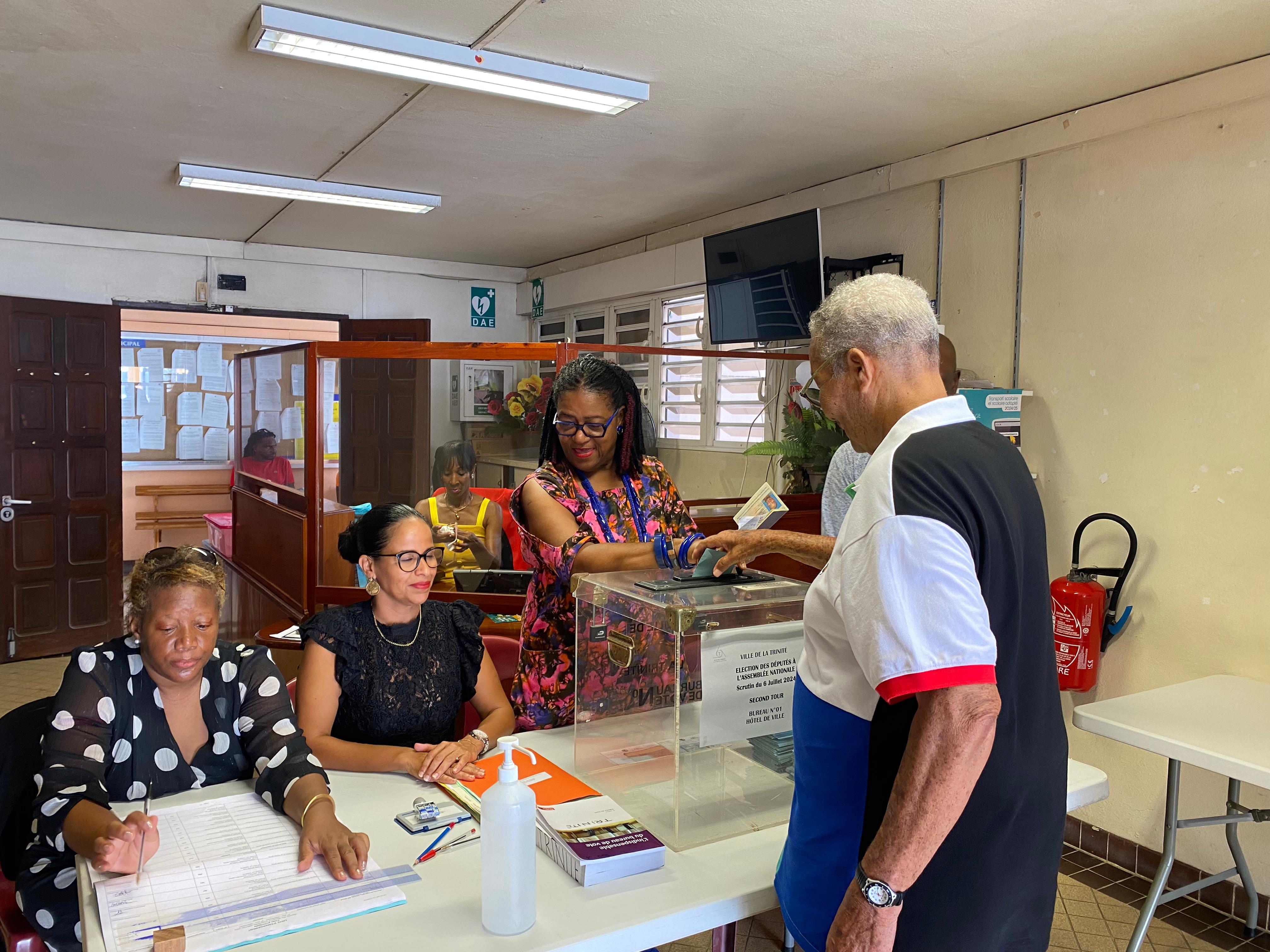     [DIRECT] Second Tour des Législatives 2024 en Martinique : plus de 304 000 électeurs appelés aux Urnes

