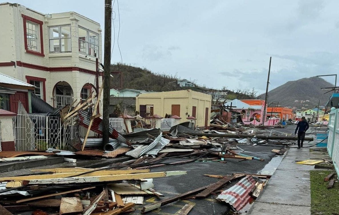     Après ses ravages aux Grenadines, l’ouragan Béryl, renforcé en catégorie 5, en route vers la Jamaïque 

