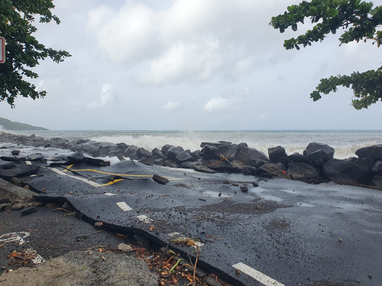     [EN IMAGES] Guadeloupe : l'état des lieux des dégâts de l’ouragan Béryl en Basse-Terre

