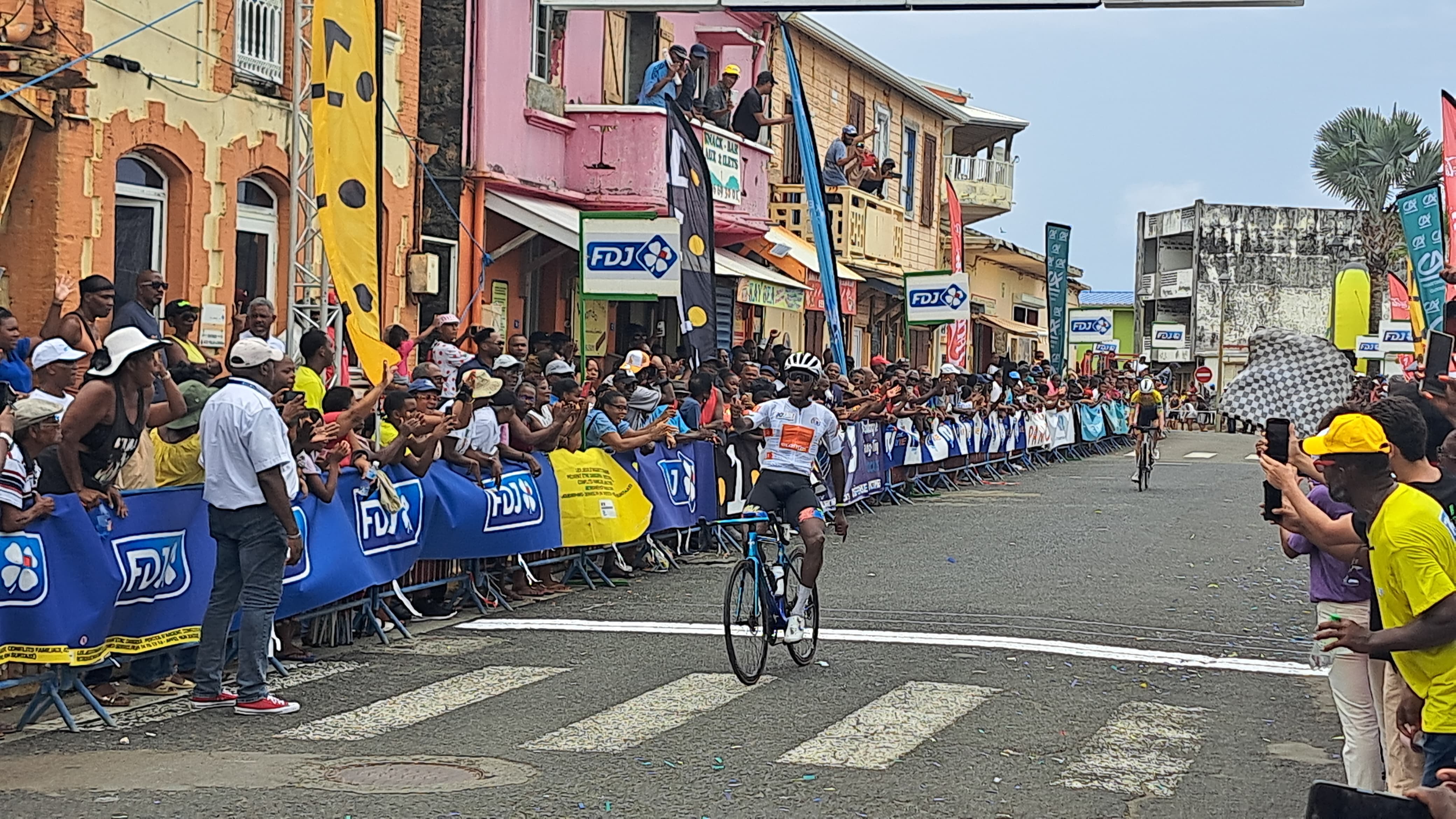     [Direct] 4e étape : Damien Urcel vainqueur à Sainte-Marie devant Stéfan Bennett

