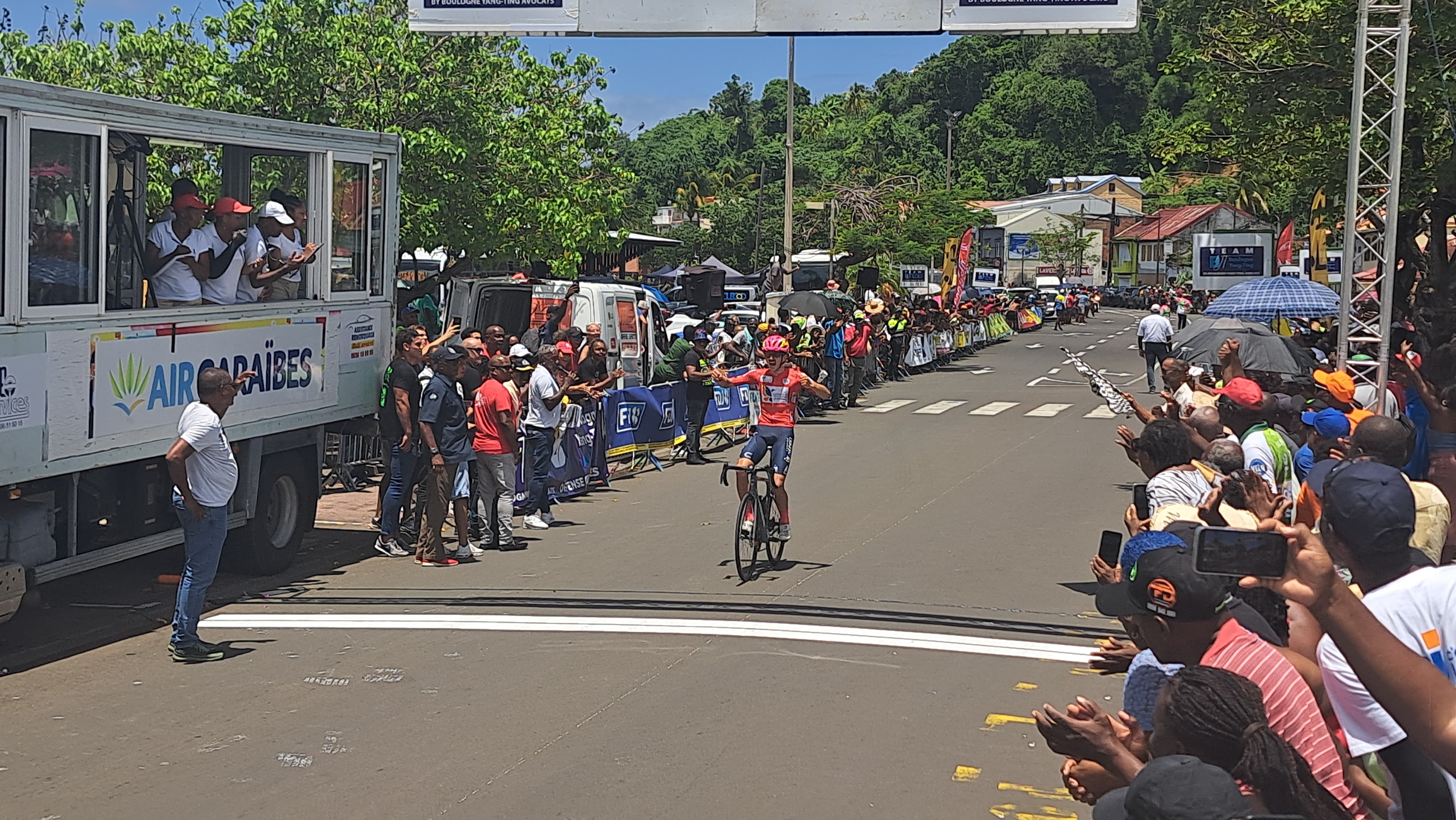     [DIRECT] Jules Chatelon remporte la 5e étape du Tour Cycliste de Martinique à Trinité ! 

