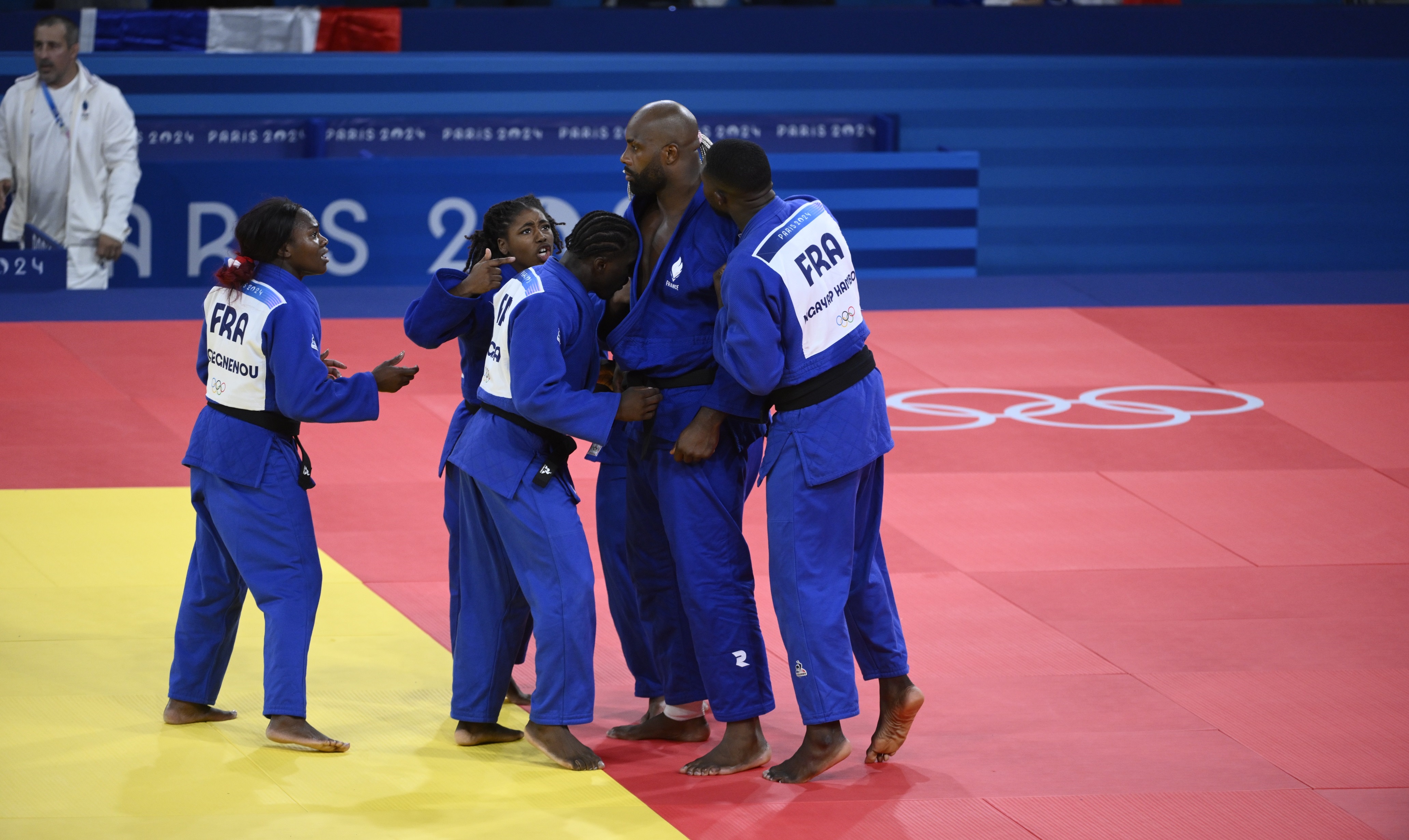     JO 2024 : un Riner immense offre l'or en finale du judo par équipe !!!

