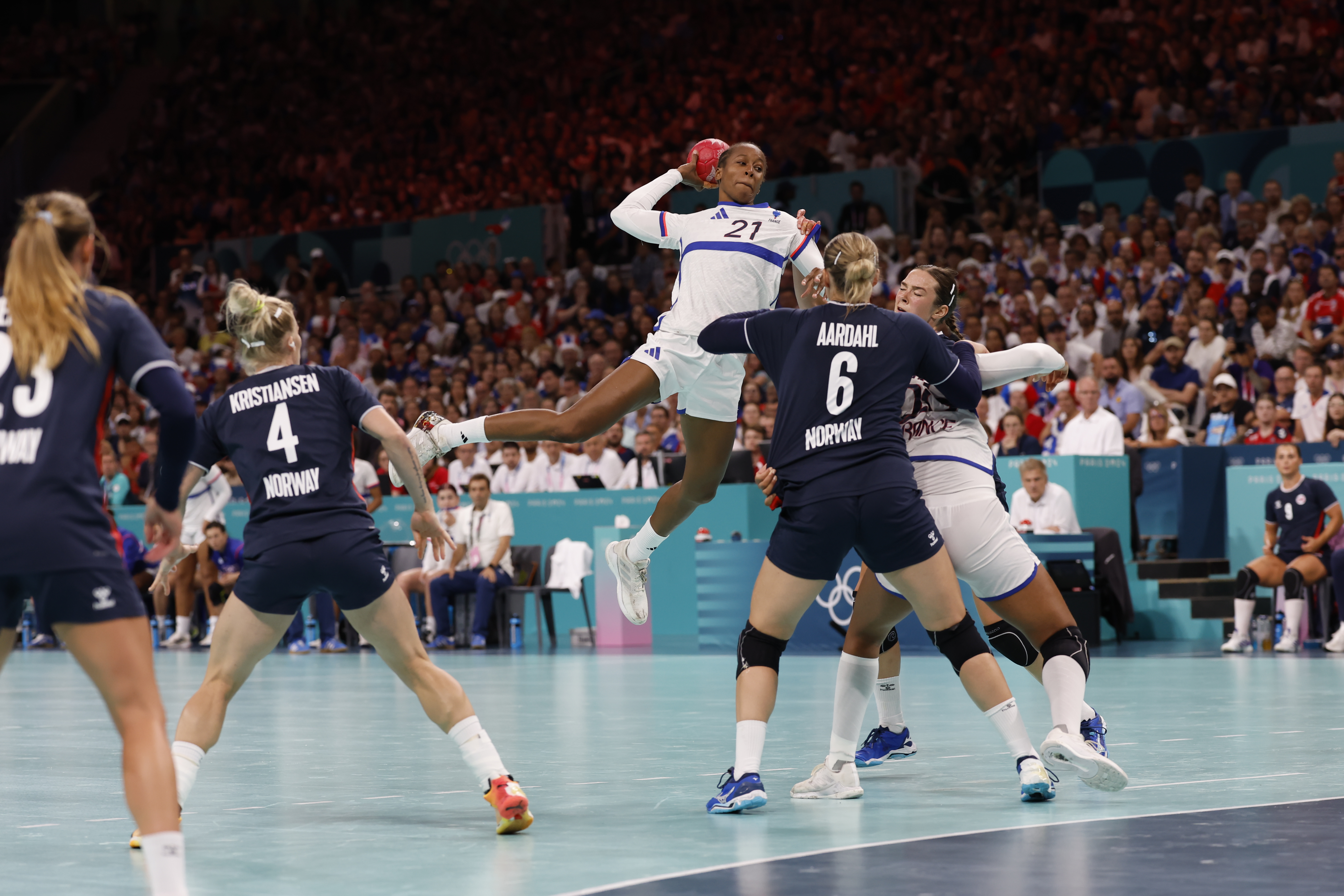     JO 2024 : les handballeuses perdent le titre olympique

