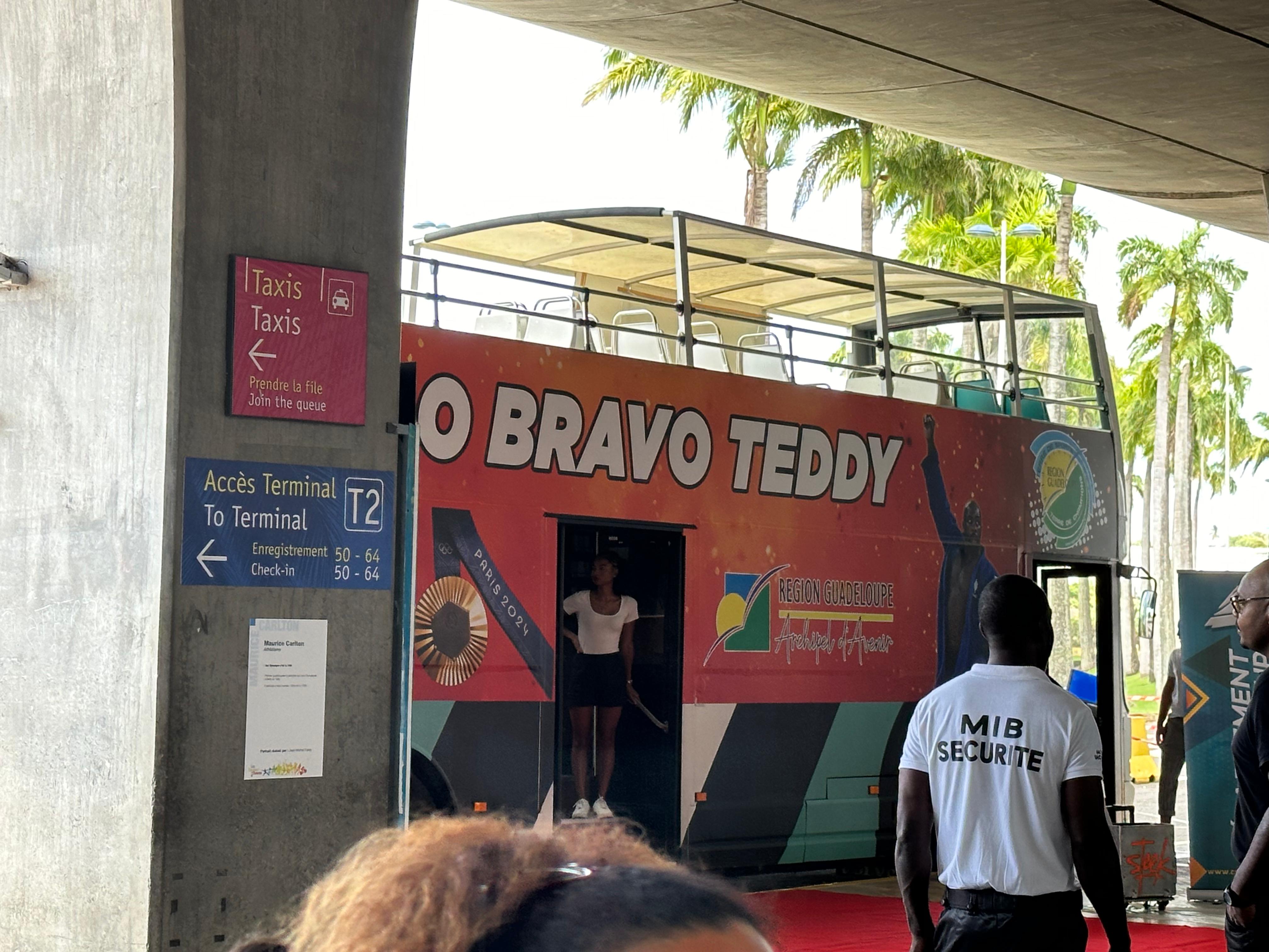     [Direct] Le retour de Teddy Riner en Guadeloupe

