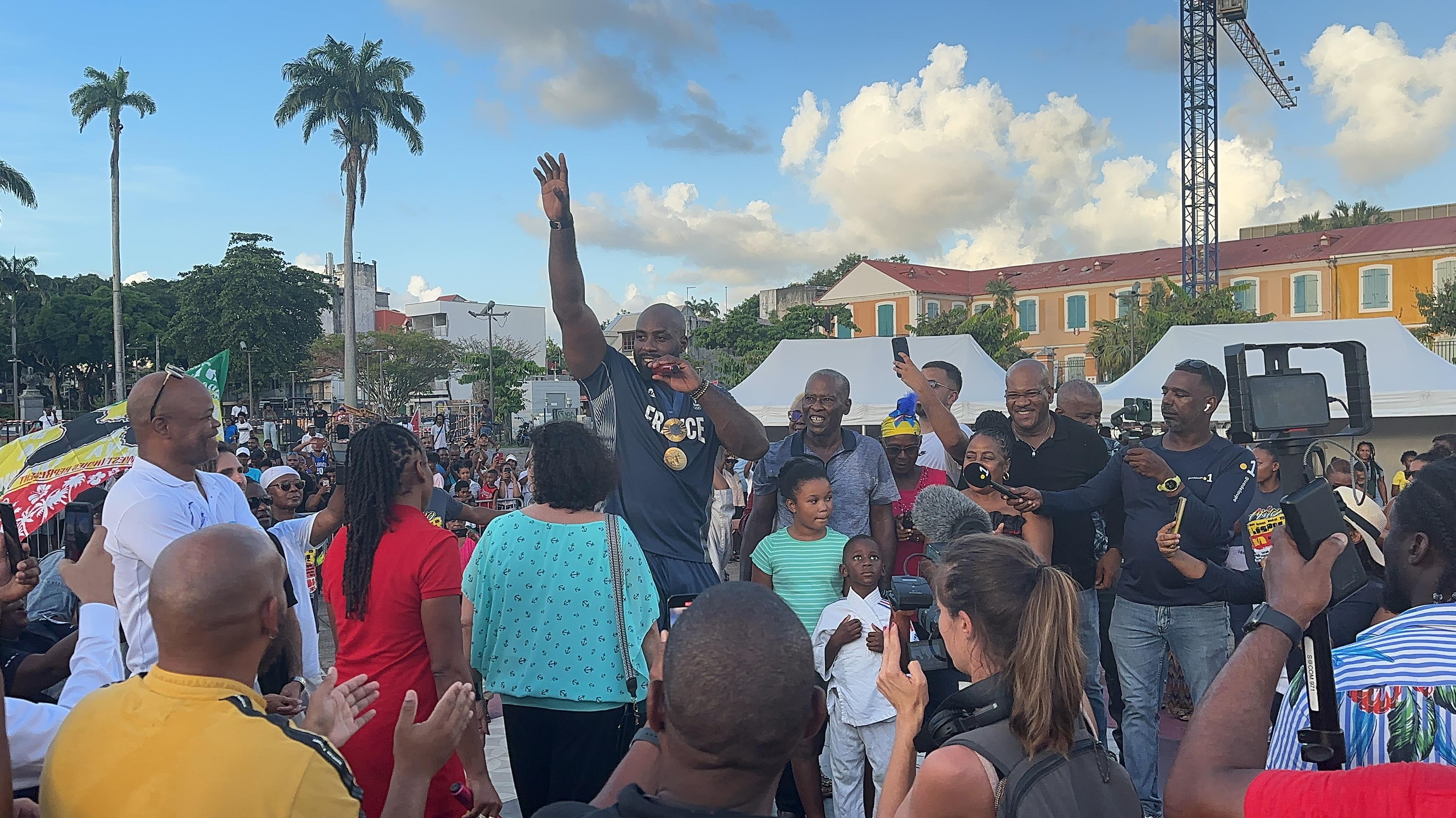     [Direct] Le retour de Teddy Riner en Guadeloupe

