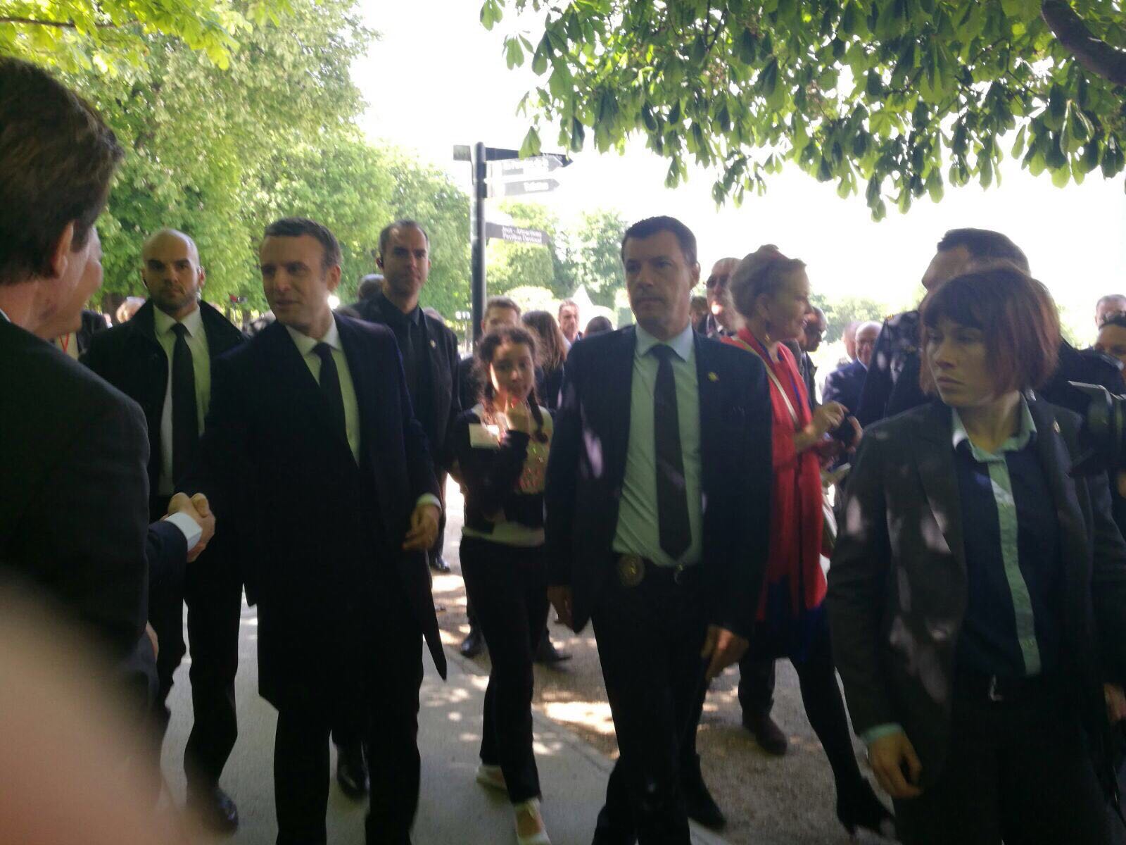 L'arrivée d'Emmanuel Macron au Jardin du Luxembourg à la journée nationale de l'abolition de l'esclavage
