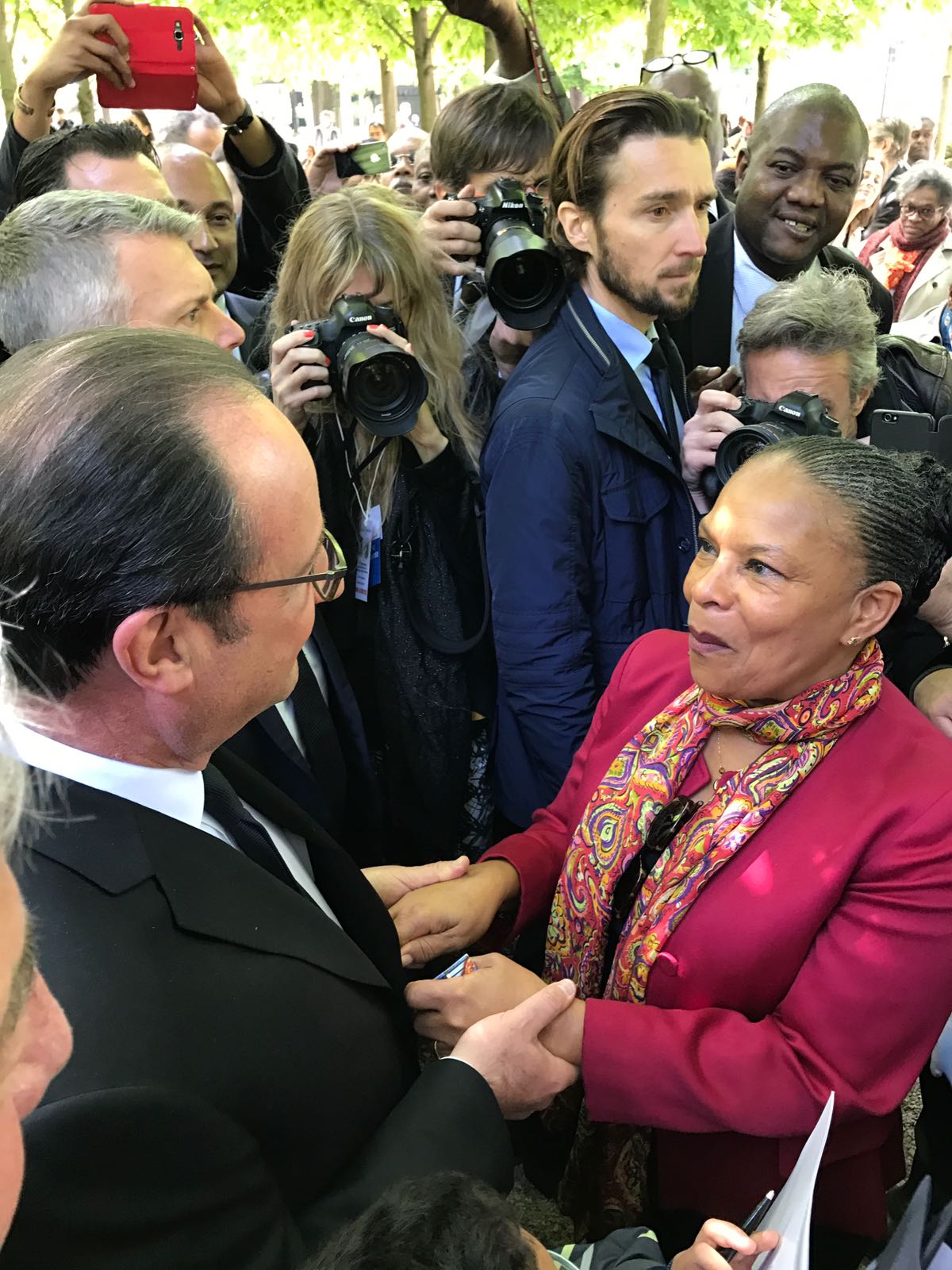 François Hollande après son discours échangeant avec Christiane Taubira 