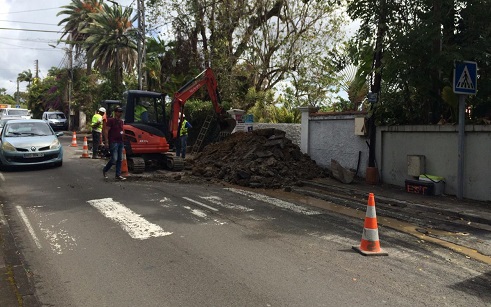 travaux de réparation de la canalisation sur la route de Didier