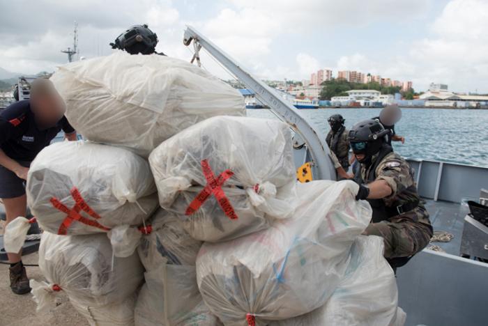     1000 kilos d'herbe interceptés et 15 trafiquants interpellés en mer depuis début mai

