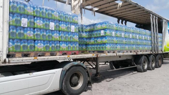     18 000 bouteilles d'eau remises au bureau de gestion des catastrophes en Dominique

