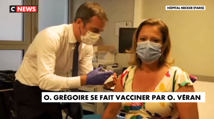 Olivia Grégoire se fait vacciner par Olivier Véran